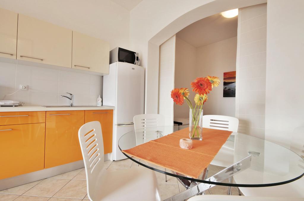 Apartment Zara 2 With Boat Place ميميتسا الغرفة الصورة